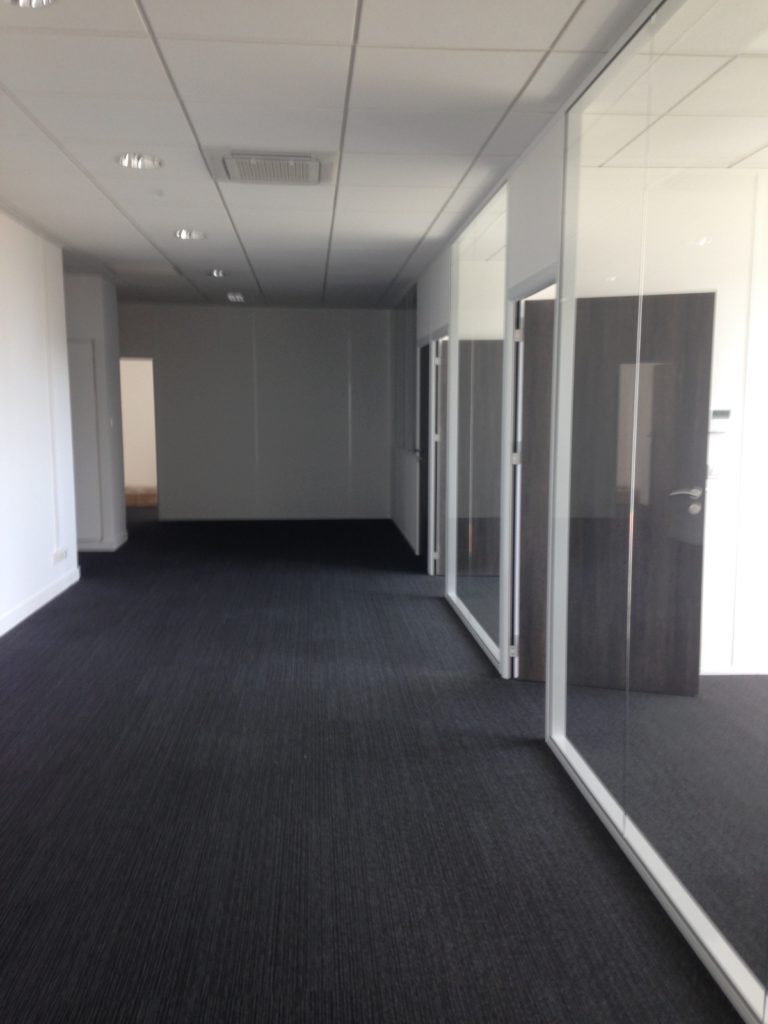 Cloisonnement et électricité